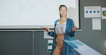 演讲业务黑色的女人研讨会数据分析利润审查增长策略车间市场营销统计数据销售图表演讲者主持人投影仪培训观众