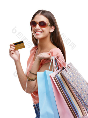 女人购物袋信贷卡工作室肖像白色背景孤立的<strong>产品销售</strong>快乐客户模型购物金融电子商务市场零售折扣促销活动