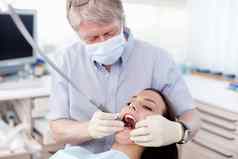 牙科检查肖像牙医检查病人牙齿诊所