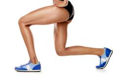伸展运动腿健身女人培训孤立的白色背景工作室温暖的锻炼运动员跑步者拉伸锻炼有氧运动运行工作室背景