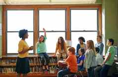 教育学习学生问题老师中间学校教室图书馆奖学金集团女孩学习者提高手回答问题研究黑色的女人