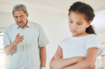 孩子们易<strong>受影响</strong>的选择善良成熟的男人。生气（外）孙女首页