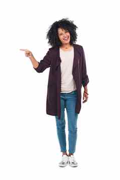 黑色的女人快乐肖像指出模型空间出售折扣促销活动完整的身体女手广告产品放置孤立的白色背景Copyspace