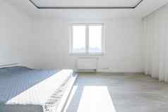 简单的独家白色卧室木木条镶花之地板