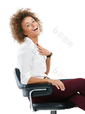 业务女人微<strong>笑笑</strong>椅子坐着白色工作室背景肖像孤立的快乐女工人微<strong>笑</strong>幸福<strong>笑笑</strong>话模因白色背景