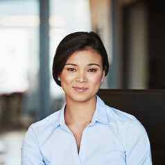肖像年轻的亚洲业务女人工作现代办公室微笑快乐自信女企业家保险专业曼谷网络摄像头公司