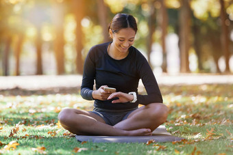 健身电话女人看自然跟踪培训时间<strong>锻炼</strong>时间表进步澳大利亚沟通健康运动员移动聪明的看<strong>锻炼公园</strong>