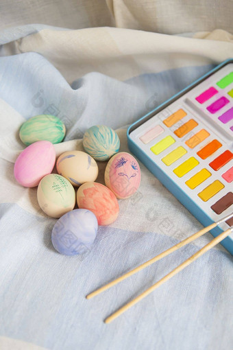 复活节节日情绪画多色的复活节鸡蛋画水彩油漆手绘