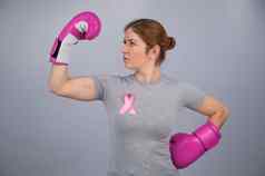 女人粉红色的丝带胸部粉红色的拳击手套灰色的背景胜利乳房癌症