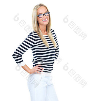 肖像模型时尚模型女人工作室孤立的白色背景站手臀部眼镜风格模拟年轻的女摆姿势促进空白空间