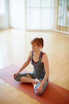 让张力身体女人冥想瑜伽锻炼