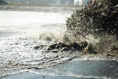 污染下水道浪费水海洋工业浪费建设管道危险环境纹理行业波污水海岸线流泡沫泥