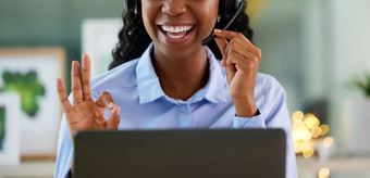 客户服务移动PC手标志支持销售电话销售办公室脸接待员顾问人快乐沟通批准贷款联系桌子上