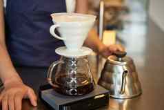 关闭过滤器咖啡酝酿工具包水壶咖啡馆咖啡师准备过滤器计数器