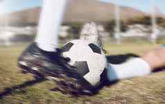 足球鞋子球运动模糊健身体育场行动速度解决培训户外足球球员匹配人玩团队体育运动能源锻炼特写镜头