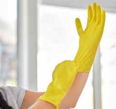 手女人手套清洁首页卫生健康清洁服务春天清洁女准备好了开始工作清洁消毒删除灰尘细菌细菌房子