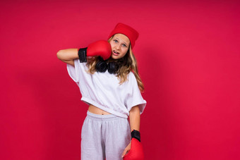 <strong>女孩</strong>穿红色的<strong>拳击</strong>手套工作室拍摄体育运动概念