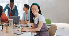 脸业务亚洲女人会议思考快乐笔记启动公司日本首席执行官有创意的领袖谈话经理领导规划微笑工作场所