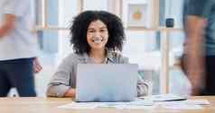 肖像快乐业务女人移动PC办公室动机灵感愿景微笑经理领袖员工科技创新策略未来成功规划