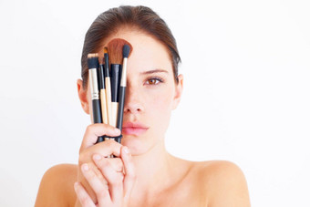女人脸化妆工具肖像美化妆品孤立的白色背景模型空间女工作室化妆品刷手护肤品皮肤病学发光健康