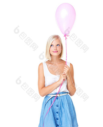 气球年轻的女人白色背景工作室思考情人节一天现在的想法模拟微笑模型休闲时尚气球聚会，派对礼物感觉平静