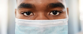 黑色的男人。科维德脸面具医疗医生眼睛面部保护疾病细菌细菌医院医疗保健安全政策健康合规科维德病毒健康安全