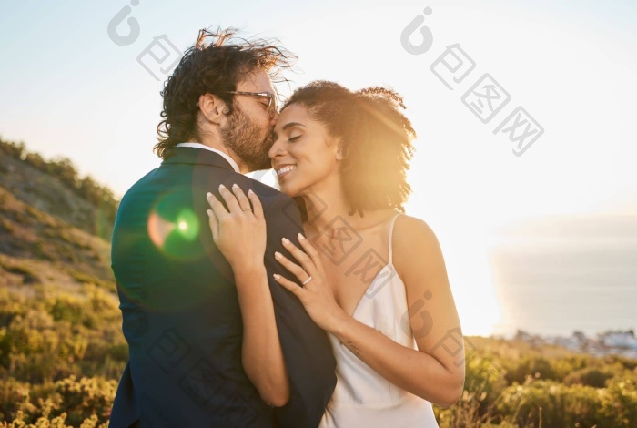 爱吻婚礼夫妇自然庆祝活动幸福浪漫日落拥抱图片-包图网企业站