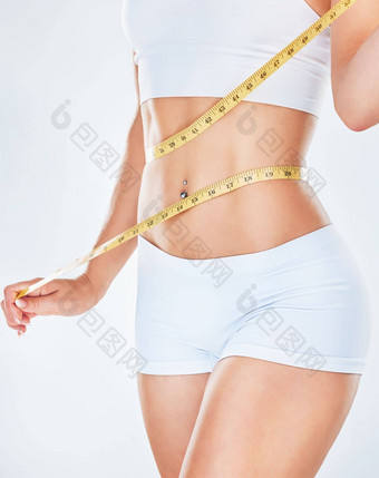 身体磁带测量饮食女人测量腰跟踪<strong>减肥</strong>法工作室灰色的背景<strong>健身</strong>健康健康年轻的女指导饮食失去重量