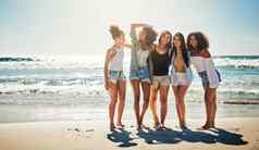 女孩一天海滩集团女朋友支出一天海滩