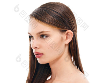 女人护肤品脸浅黑肤色的女人发型化妆化妆品角蛋白治疗医疗保健健康变焦美模型棕色（的）头发颜色面部发光头发护理增长白色背景
