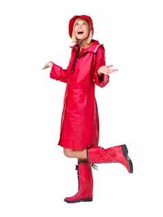 冬天红色的雨衣女人白色背景微笑内容快乐心态有创意的审美天气孤立的完整的身体女孩靴子风格时尚的衣服时尚