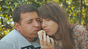 夫妇爱吃苹果果园