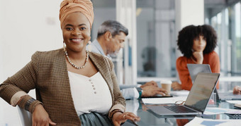 脸业务黑色的女人会议头脑风暴规划办公室<strong>团队</strong>工作人员女领袖微笑谈话分享的想法创新企业<strong>目标</strong>公司<strong>目标</strong>
