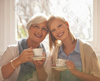 特殊的客人茶有吸引力的年轻的女人参观大茶