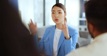 亚洲女人会议领袖业务协作市场<strong>营销培训</strong>经理训练办公室团队领导首席执行官会说话的有创意的管理规划启动目标策略