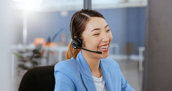调用中心客户支持亚洲女人微笑会说话的说话笑客户端在线电信客户支持友好的服务女顾问crm公司