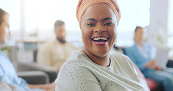 黑色的女人快乐肖像工作场所会议团队员工工作人员办公室车间管理启动成功微笑动机笑女工人兴奋增长