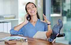 放松电话调用业务女人办公室会说话的说话业务交易讨论科技联系快乐女移动智能手机工作场所聊天网络沟通