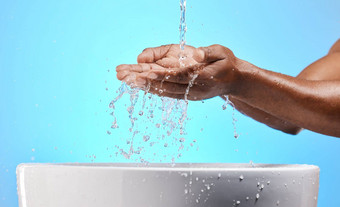清洁洗手水工作室蓝色的背景健康水合作用病毒安全护肤品健康黑色的人洗手细菌保护卫生细菌