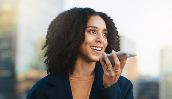 黑色的女人智能手机电话调用技术沟通连接户外谈话移动连接联系会说话的调用<strong>科技</strong>网络<strong>城市城市</strong>