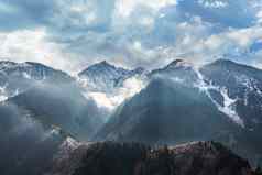阿拉木图山风景如画的景观自然中央亚洲风景