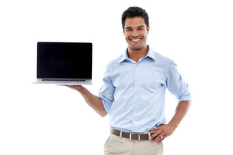 网站爱工作室拍摄年轻的男人。显示空白移动PC屏幕孤立的惠蒂