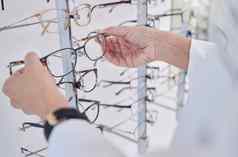 工作决定手验光师眼镜眼镜框架愿景商店医疗保健零售眼镜商选择眼镜视觉服务光学商店