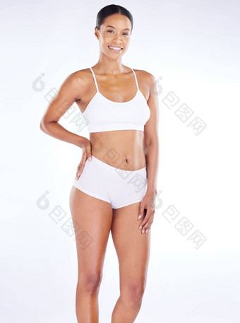 健康减肥法微笑身体肖像女人饮食肚子挤进孤立的白色背景健身医疗保健平胃苗条的数字女孩抽脂术锻炼工作室
