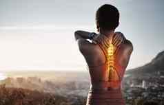 脊柱受伤骨架回来疼痛健身女人山天空背景体育锻炼运动员背痛红色的身体骨头援助紧急联合疼痛肌肉解剖学