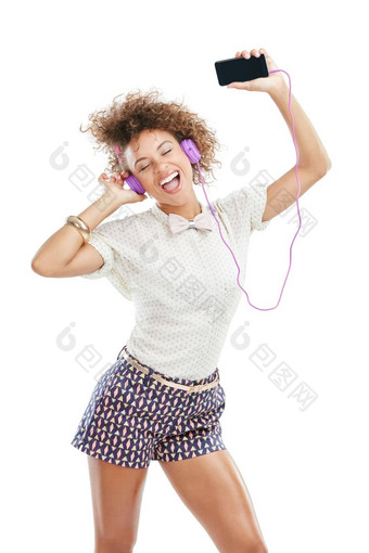 电话音乐跳舞歌手黑色的女人听首歌音频播客广播声音能源救援有趣的工作室唱歌舞者女孩复古的跳舞学生孤立的白色背景