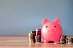 小猪银行粉红色的颜色钱堆栈一步日益增长的增长储蓄钱概念金融业务投资复制空间文本灰色的背景