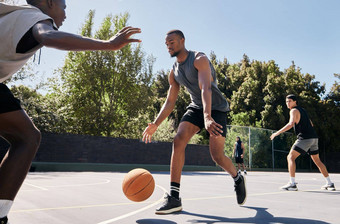 健身篮球运动员户外法院玩匹配培训团队动机锻炼健康的篮球球员练习球体育游戏南非洲
