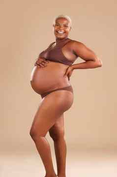 怀孕了肖像黑色的女人孤立的工作室背景美护肤品快乐腹部健康内衣身体非洲模型人怀孕健康护理爱