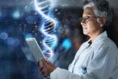 医生平板电脑太太全息图分析创新遗传的想法晚上医院未来进化研究思考女人摘要基因医疗保健技术未来主义的健康